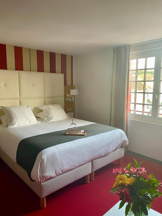 Hotel Berria Hasparren Buitenkant foto