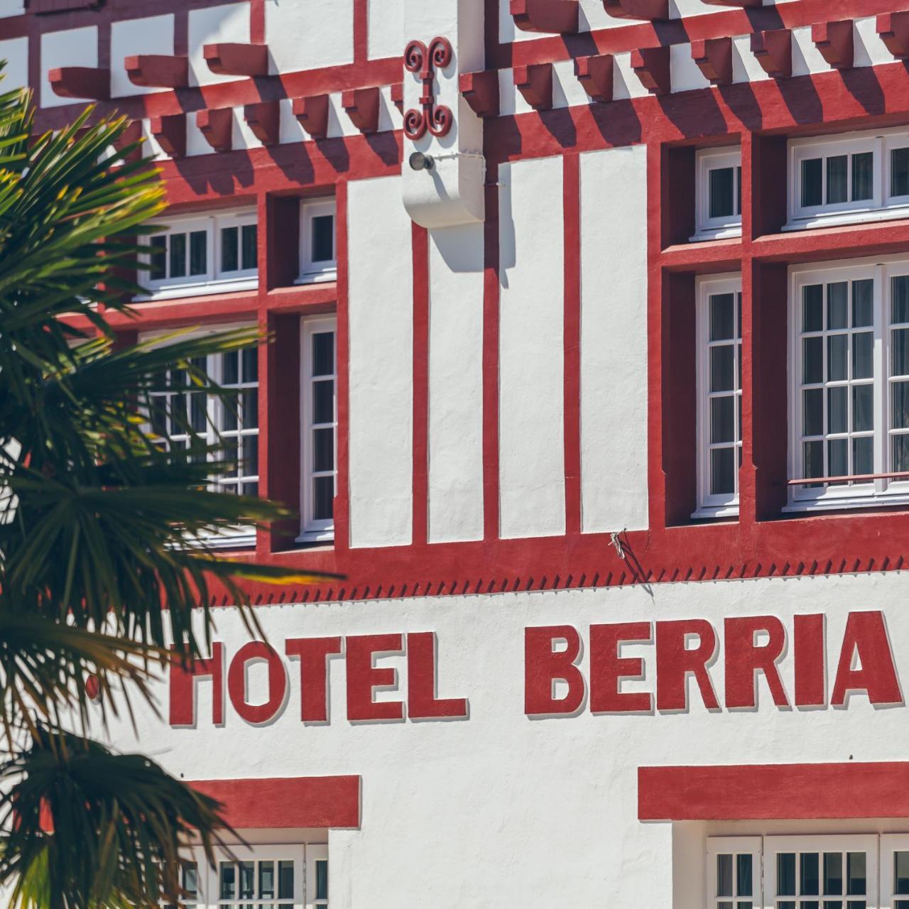 Hotel Berria Hasparren Buitenkant foto